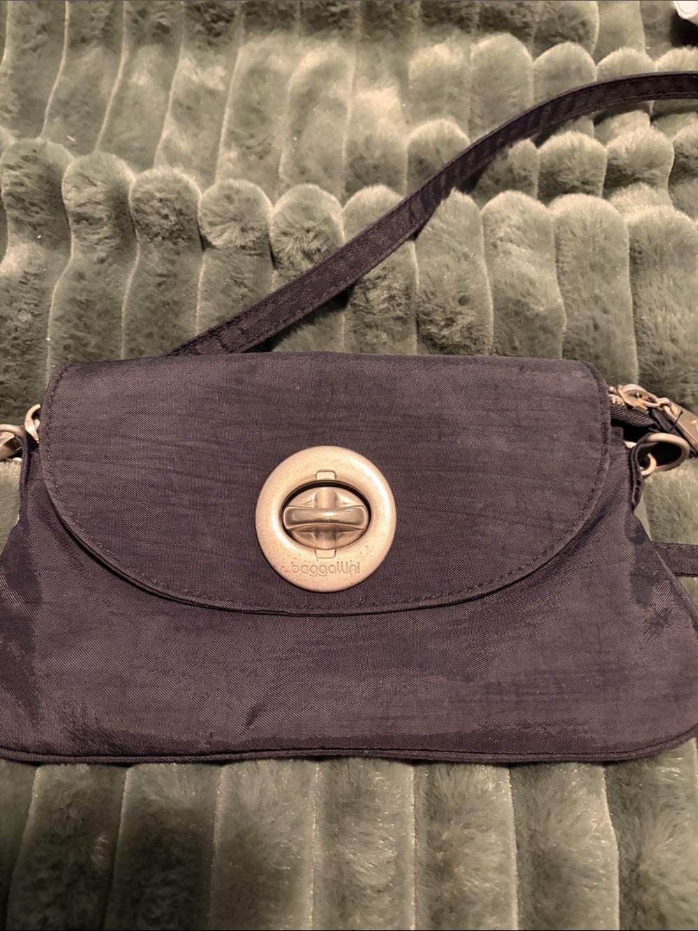 Baggallini black  Crossbody with Silver Turn-Lock